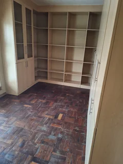 Emmarentia six bedroom house to rent