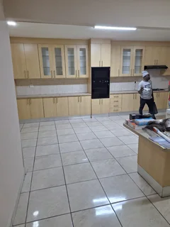 Emmarentia six bedroom house to rent