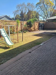 Emmarentia  six bedroom house to rent