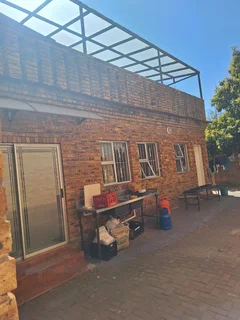 Emmarentia  six bedroom house to rent