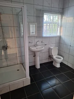 Emmarentia  six bedroom house to rent