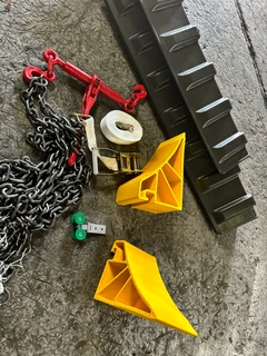 CORNER PLATES , RATCHETS, SATURNS , STRAPS , TARPAULINS, CARGO NETS