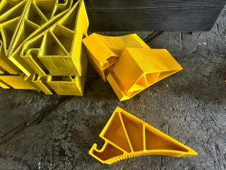 CORNER PLATES, SATURNS, CHAINS, CARGO NETS , STRAPS, RATCHETS, TARPAULINS, STOP BLOCKS ETC