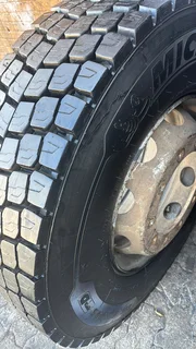 Tyres , Tyres 12r22,5