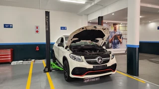 Car hoists/lifts (4T) - popular and well priced Snaptech Raptor (with base)