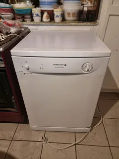 Kelvinator Dishwasher KD12WW.