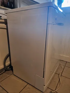 Kelvinator Dishwasher KD12WW.