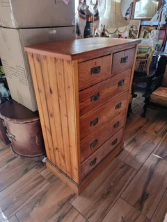 Beautiful Extra Large Oregon Pine Chest of Drawers.