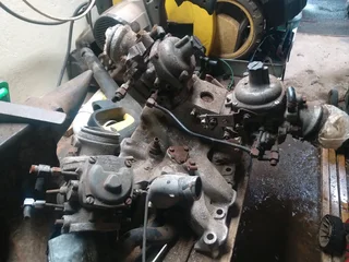 Land Rover carburettors and manifold