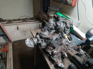 Land Rover carburettors and manifold