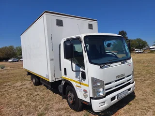2019 Isuzu Npr 400 Amt Van Body