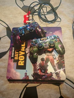 Ps4 console remotes and games