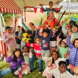 Kids Parties,  Magic and Balloon animals by Mungo the Clown