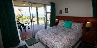 GORGEOUS 8 SLEEPER IN UVONGO OPEN 15 - 26 DECEMBER