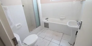 GORGEOUS 8 SLEEPER IN UVONGO OPEN 15 - 26 DECEMBER