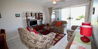 GORGEOUS 8 SLEEPER IN UVONGO OPEN 15 - 26 DECEMBER