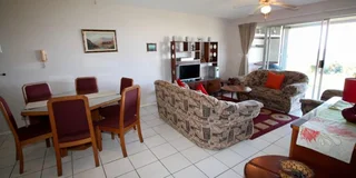 GORGEOUS 8 SLEEPER IN UVONGO OPEN 15 - 26 DECEMBER