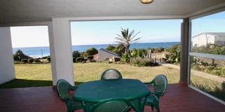 GORGEOUS 8 SLEEPER IN UVONGO OPEN 15 - 26 DECEMBER