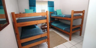 GORGEOUS 8 SLEEPER IN UVONGO OPEN 15 - 26 DECEMBER