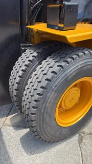 1990 Hyster H360XL Tyre Handler