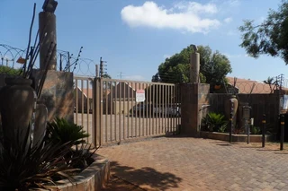 GARDEN FLAT FOR SALE IN BIRCHLEIGH NORTH