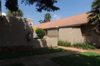 GARDEN FLAT FOR SALE IN BIRCHLEIGH NORTH