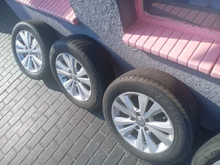 Golf 7 tsi original mags and tyre&#39;s