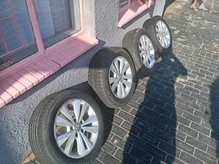 Golf 7 tsi original mags and tyre&#39;s