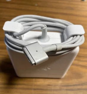 Apple Charger Original Magsafe Charger/Power Adaptor 85watts. R550