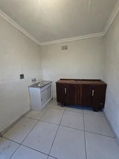 Apartment Available for a single male/female Rental in Solheim/Germiston