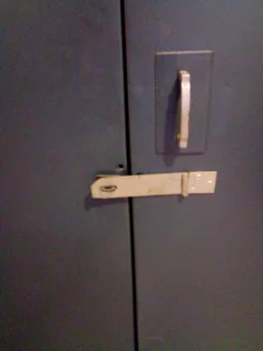 Metal double door cubhurt with latches, lockable