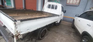 HYUNDAI H-100 STRIPPING FOR SPARES