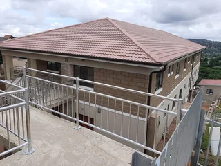 Nazareth Pinetown bachelor flat with ensuite hot shower, toilet, fitted kitchen area, wardrobes