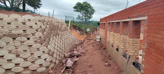 Retaining Wall Dry Stack Blocks. Geolok400, Loffelstein, L300 and L500 Strength Tested above 20MPa