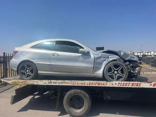 CLC 200 Kompressor Mercedes for stripping for parts, windows, panels, doors, lights.