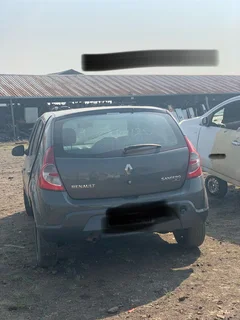 Renault Sandero for stripping parts, body panels,glass and much more.
