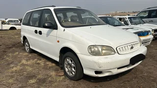 Kia Carnival, station wagon for stripping parts, body panels, window and much more.