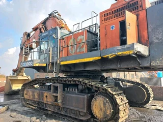 Hitachi EX1200 Excavator - For Sale