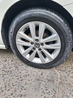 Polo Vivo rims with tyres
