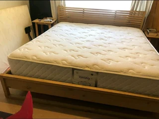 HIGH QUALITY SOLID WOOD BEDS AND HEADBOARDS