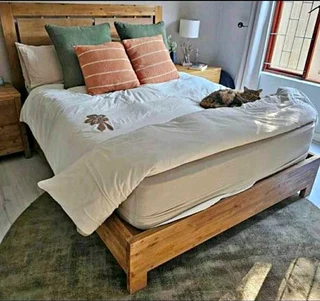 SOLID WOOD BEDS, HEADBOARDS AND BEDSIDES