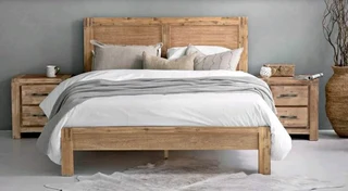 SOLID WOOD BEDS, HEADBOARDS AND BEDSIDES