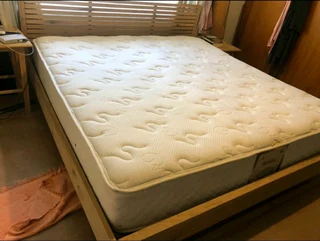 SOLID WOOD BEDS, HEADBOARDS AND BEDSIDES