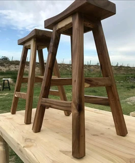 SOLID KIAAT BAR STOOLS