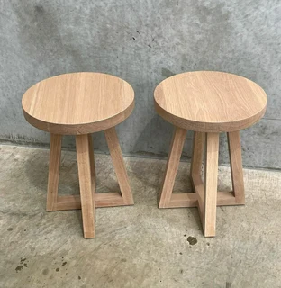 MODERN SOLID OAK BEDSIDE TABLES