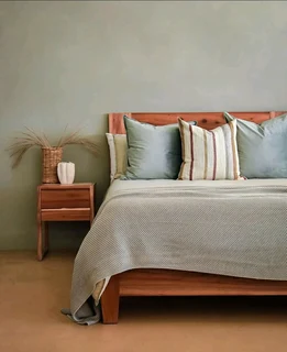 CUSTOM HIGH QUALITY SOLID OAK BEDSIDE TABLES