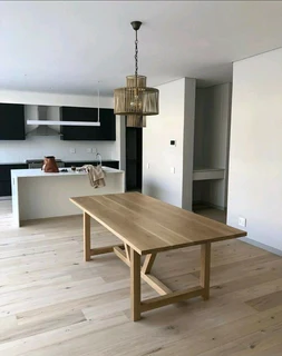 HIGH QUALITY CUSTOM SOLID OAK TABLES