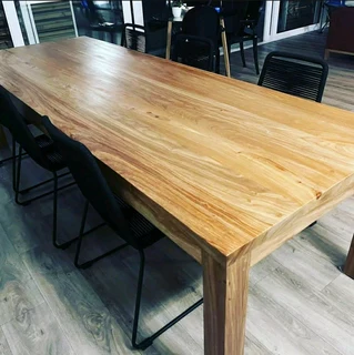 HIGH QUALITY CUSTOM SOLID KIAAT TABLES