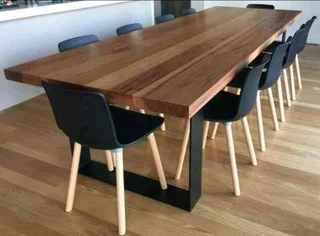 HIGH QUALITY SOLID KIAAT TABLES