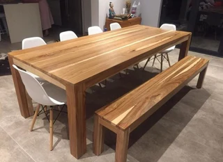 HIGH QUALITY SOLID KIAAT TABLES